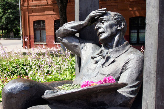 Statue of Chagall in Vitebsk, Belarus (photo © hidden europe).