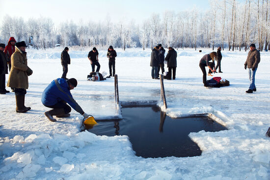 Celebrating the Feast of the Theophany in Russia (photo © Tsargvidon / dreamstime . com)