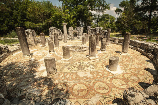 Fine Roman mosaics at Butrint, Albania (photo
© Klemenr / dreamstime.com).