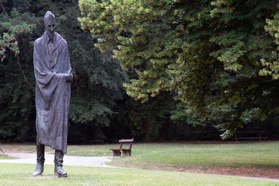 Statue of Vladimir Nazor, near Tuškanac, Zagreb (photo by Rudolf Abraham).